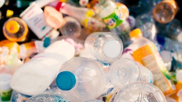 Viral Pria di Bogor Histeris Usai Kepergok Warga Buang Sampah Sembarangan
