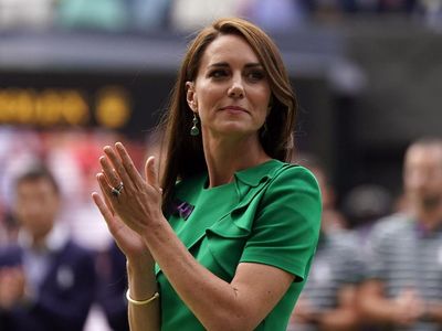 10 Gaya Kate Middleton di Wimbledon, Serba Hijau dan Pakai Pita Kaum Elite