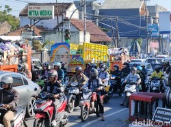 Gibran Minta Maaf Solo Macet Parah, Bakal Atur Jam Masuk Kerja-Sekolah