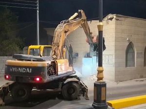 Masjid Umur 300 Tahun di Irak Dibongkar untuk Bangun Jalan, Warga Protes Masjid Umur 300 Tahun di Irak Dibongkar untuk Bangun Jalan, Warga Protes