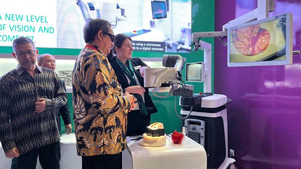 Mikroskop Digital Ini Akan Permudah Kerja Ahli Bedah Syaraf Indonesia