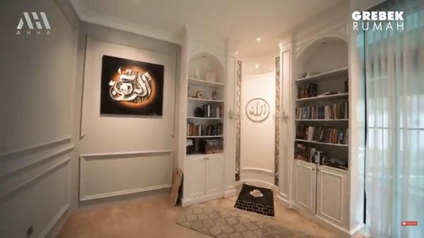 10 Foto Musala di Rumah Artis, Desain Mewah hingga Aesthetic Bikin Adem