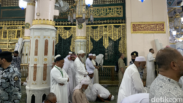Potret Raudhah, Taman Surga di Masjid Nabawi yang Selalu Diantre Jemaah
