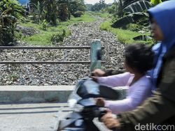 Sampah Penuhi Aliran Kali Sepanjang 1 Km di Tambun