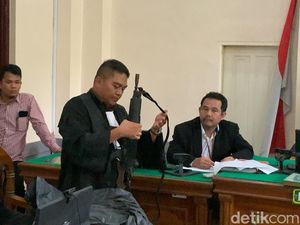 Senjata Dipakai AKBP Achiruddin Todong Ken Admiral Diperlihatkan di Sidang