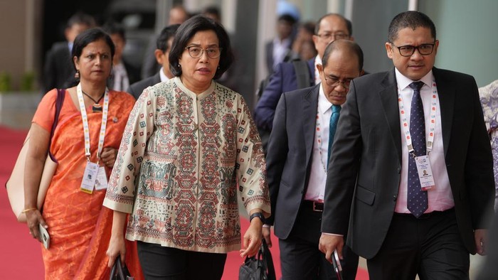 Sri Mulyani Bertemu Menkeu-Bos Bank Sentral G20 di India, Ini Potretnya Menteri Keuangan Sri Mulyani Indrawati hadir dalam konferensi menteri keuangan dan gubernur bank sentral G20 di Gujarat, India. Gubernur BI Perry Warjiyo juga hadir.