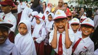 Bingkai Sepekan: Ragam Hari Pertama Sekolah, Antusias Siswa - Akses Sekolah Ditutup Warga