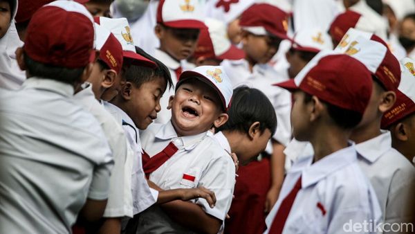 Suasana Hari Pertama Masuk Sekolah di SDN Serua 1 Tangsel