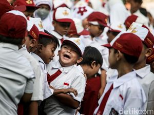 Suasana Hari Pertama Masuk Sekolah di SDN Serua 1 Tangsel