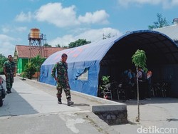 Tak Ada Gedung, Siswa Kelas Jauh SMAN 1 Karangnongko Klaten Belajar di Tenda