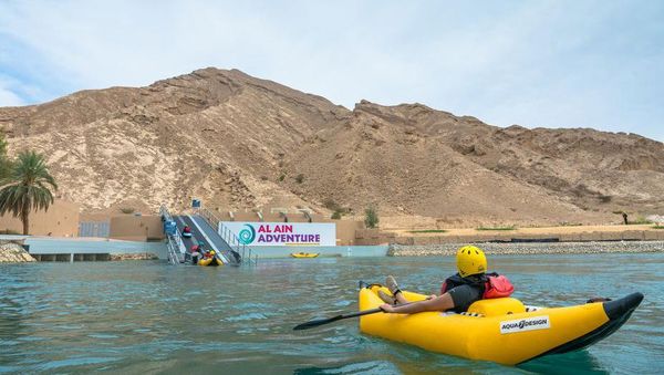Spektakuler! Sungai Buatan di Tengah Gurun Pasir Abu Dhabi untuk Arung Jeram