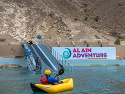 Gurun Pasir Disulap Jadi Sungai di Abu Dhabi