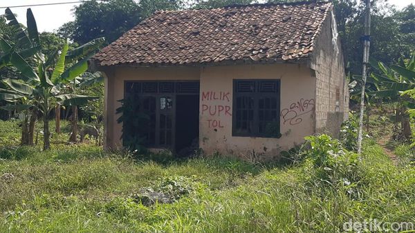 Potret Rumah Dicoret Milik PUPR di Tangerang buat Proyek Tol Serbaraja