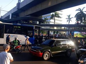 Ada Demo di CSW Jaksel, Lalin Macet hingga Bundaran Senayan Ada Demo di CSW Jaksel, Lalin Macet hingga Bundaran Senayan