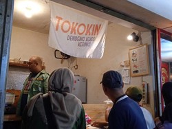 Gurih Empuk! Nikmatnya Dendeng Khas Kerinci Viral di Pasar Cihapit