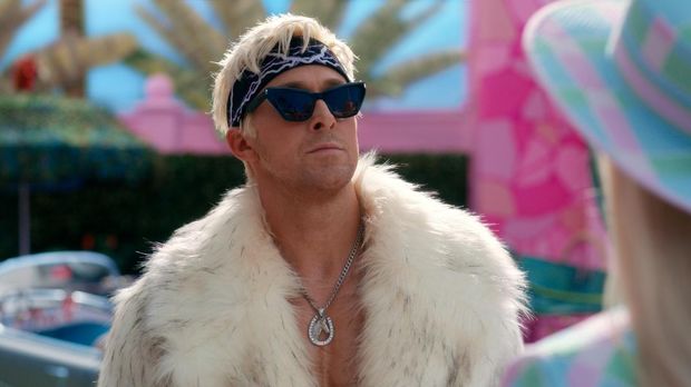 Ryan Gosling sebagai Ken dalam film Barbie (2023).