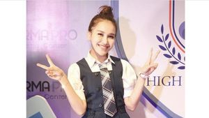 7 Foto Pesona Ayu Ting Ting Pakai Seragam Sekolah bak Idol K-Pop