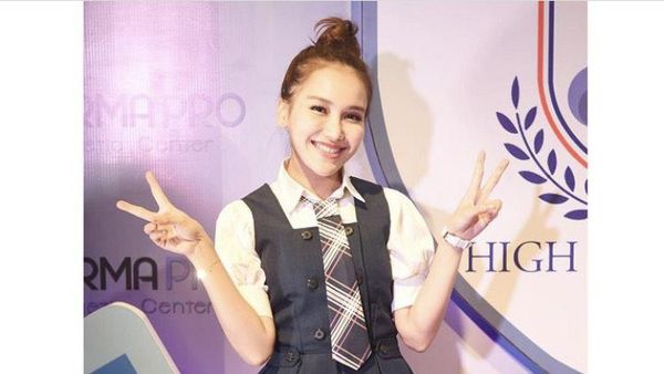 7 Foto Pesona Ayu Ting Ting Pakai Seragam Sekolah bak Idol K-Pop