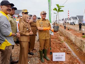 Perumahan Warga Rawan Banjir di Bengkulu Ditanami 1.000 Pohon