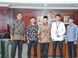 HNW Sebut Generasi Milenial Berperan Jaga Demokrasi & Masa Depan Bangsa