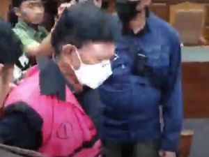 Tiba di PN Tipikor, Johnny Plate Jalani Sidang Putusan Sela