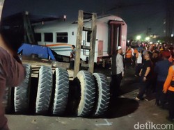 KA Brantas Hantam Truk di Semarang, 10 Perjalanan Kereta Tertahan