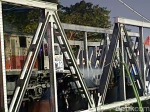 Kecelakaan KA di Jalan Madukoro Semarang Diduga gegara Truk Mogok