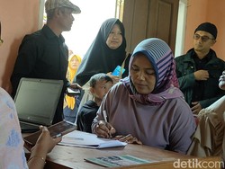 Harapan Warga Sekampung di Garut yang Tiba-tiba Punya Utang