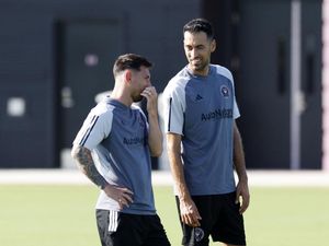 Busquets Ungkap Messi Sempat Kepikiran Balik ke Barcelona