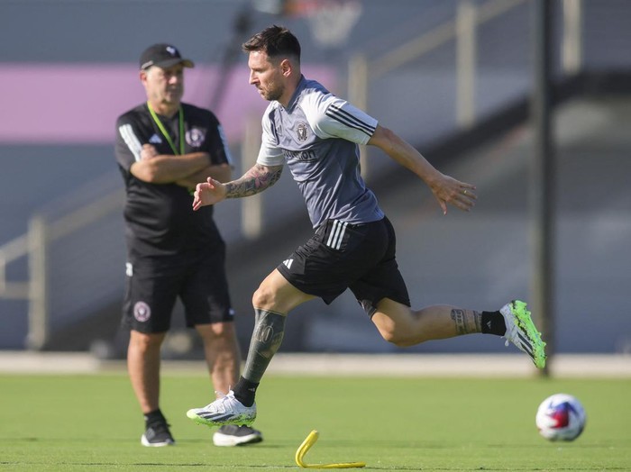 Jul 18, 2023; Fort Lauderdale, FL, USA; Inter Miami CF forward Lionel Messi (10) works out during team practice at Florida Blue Training Center. Mandatory Credit: Sam Navarro-USA TODAY Sports