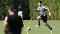 Messi berlatih banyak hal, dari latihan ringan, menggiring bpla, hingga menendang. (Foto: MARCO BELLO/REUTERS)
