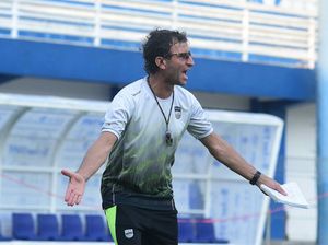 Perginya Gerbong Luis Milla dari Persib Perginya Gerbong Luis Milla dari Persib