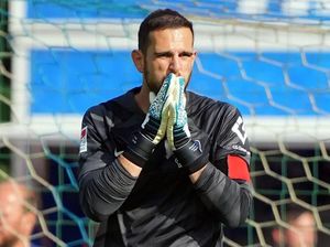 Pukulan Kiper yang Bikin Pemuda 22 Tahun Dibawa ke RS Pukulan Kiper yang Bikin Pemuda 22 Tahun Dibawa ke RS