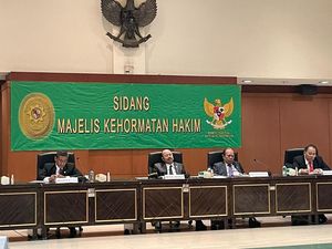 Hakim Pemakai Narkoba di Ruang Kerja Memelas Minta Jangan Dipecat Hakim Pemakai Narkoba di Ruang Kerja Memelas Minta Jangan Dipecat
