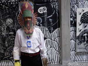 Menikmati Patung Manusia Berbalut Topeng di Pameran Tunggal Eko Nugroho