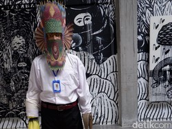 Menikmati Patung Manusia Berbalut Topeng di Pameran Tunggal Eko Nugroho