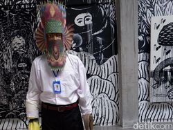 Menikmati Patung Manusia Berbalut Topeng di Pameran Tunggal Eko Nugroho