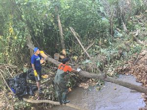 Pandawara Sarankan Tiap Kecamatan-Kelurahan di Depok Bentuk Tim Kebersihan Pandawara Sarankan Tiap Kecamatan-Kelurahan di Depok Bentuk Tim Kebersihan