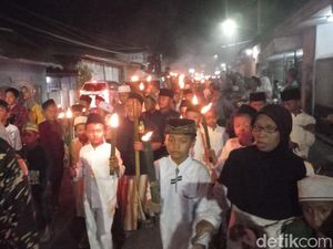 Suka Cita Umat Muslim Pasuruan Sambut 1 Muharam dengan Pawai Obor