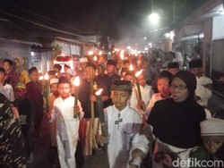 Suka Cita Umat Muslim Pasuruan Sambut 1 Muharam dengan Pawai Obor