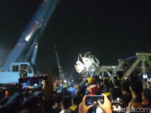 KA Brantas Tabrakan dengan Truk Trailer di Semarang, Polisi Usut Penyebabnya KA Brantas Tabrakan dengan Truk Trailer di Semarang, Polisi Usut Penyebabnya