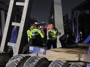 Tabrakan KA Brantas Vs Truk di Semarang, 10 Perjalanan Kereta Tertahan