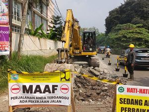 Pemkot Tangsel Mulai Perbaiki Jl Pala Raya di Pamulang, Sekarang! Pemkot Tangsel Mulai Perbaiki Jl Pala Raya di Pamulang, Sekarang!