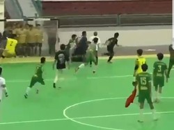 Laga Futsal Pomprov Jatim II di Jember Ricuh, Para Pemain Saling Pukul