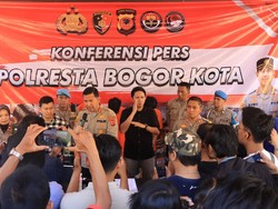 Pemuda Ugal-ugalan Bersenjata Celurit di Kota Bogor Dites Urine, Ini Hasilnya