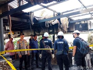 Labfor Polri Olah TKP Kebakaran K-Link Tower, Ambil Sampel Tabung Gas Labfor Polri Olah TKP Kebakaran K-Link Tower, Ambil Sampel Tabung Gas