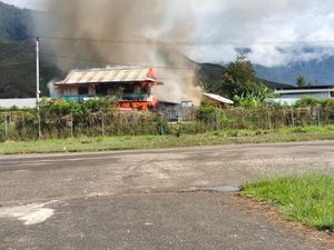 Update Kerusuhan di Dogiyai: 73 Rumah Dibakar-8 Aparat TNI-Polri Terluka Update Kerusuhan di Dogiyai: 73 Rumah Dibakar-8 Aparat TNI-Polri Terluka