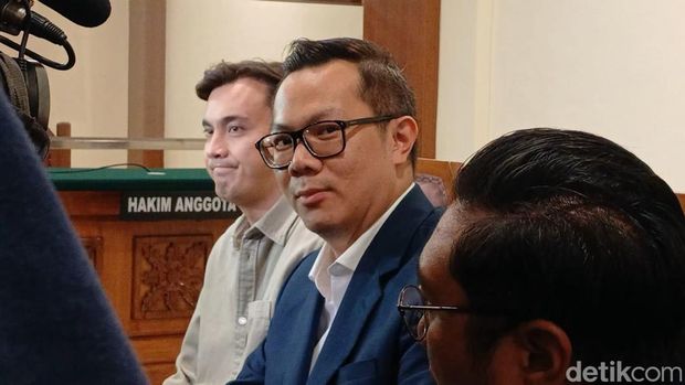 Lady Nayoan dan Rendy Kjaernett hadiri sidang perdana cerai di Pengadilan Negeri Bekasi.