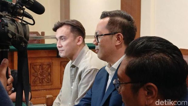 Lady Nayoan dan Rendy Kjaernett hadiri sidang perdana cerai di Pengadilan Negeri Bekasi.