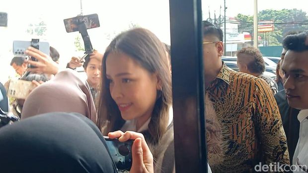 Lady Nayoan dan Rendy Kjaernett hadiri sidang perdana cerai di Pengadilan Negeri Bekasi.
